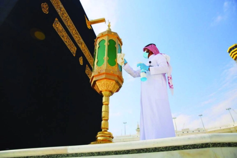من عملية تلميع وتطهير وتطييب الكعبة المشرفة والمنطقة المحيطة بها (مكة)