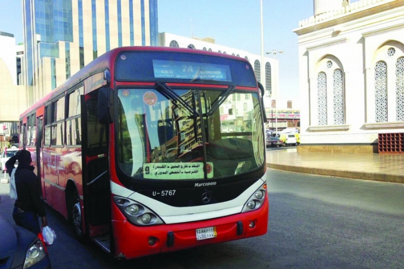 باص تابع لشركة سابتكو في منطقة البلد بجدة (مكة)