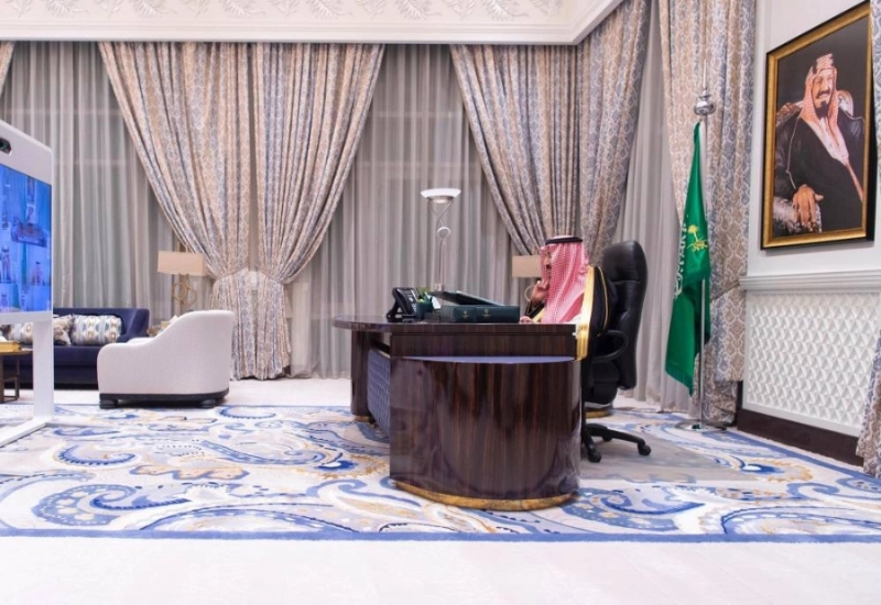 خادم الحرمين خلال ترؤسه جلسة مجلس الوزراء (واس)