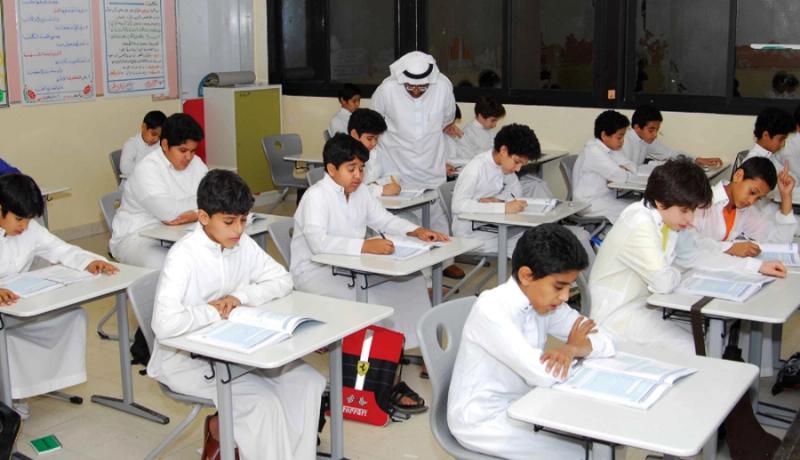 طلاب داخل فصل بإحدى المدارس الأهلية (مكة)