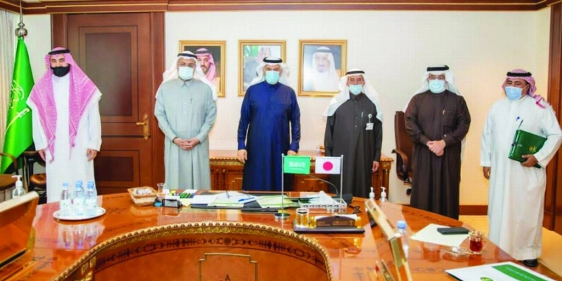 الجانب السعودي خلال التوقيع (البيئة)