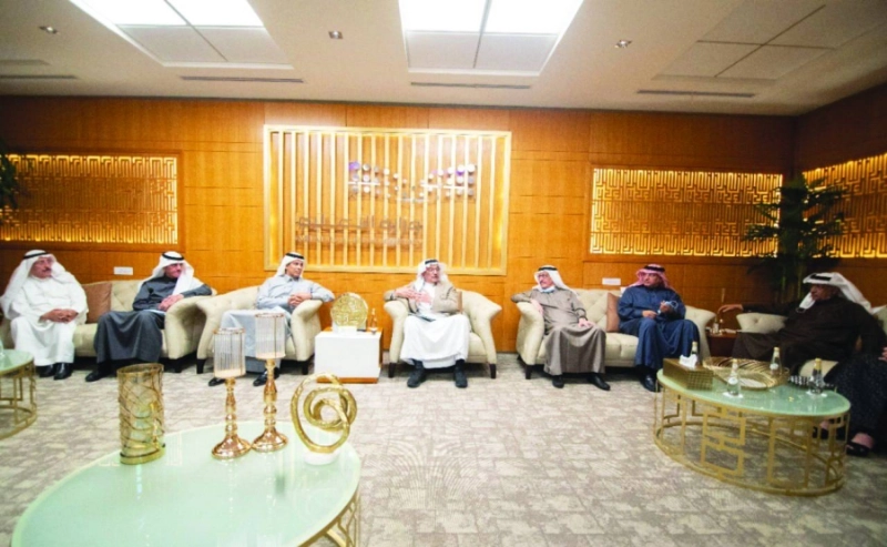 حمد آل الشيخ خلال استقباله أعضاء مجلس أمناء الجامعة (مكة)