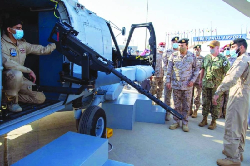 طائرات (MH-60R) العمودية القتالية متعددة المهام، التي دشنتها القوات البحرية أمس، حيث تمتلك أحدث التقنيات والمنظومات للحروب المضادة للأهداف السطحية وتحت السطحية التي تعزز الأمن البحري.