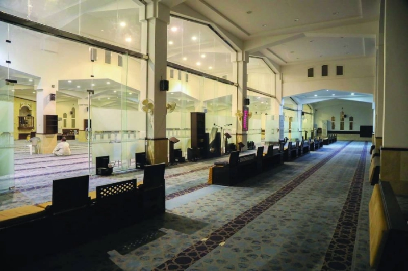 فواصل زجاجية بأحد المساجد (مكة)