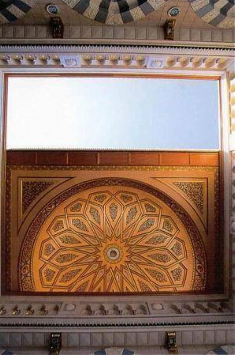 زخارف على إحدى القباب