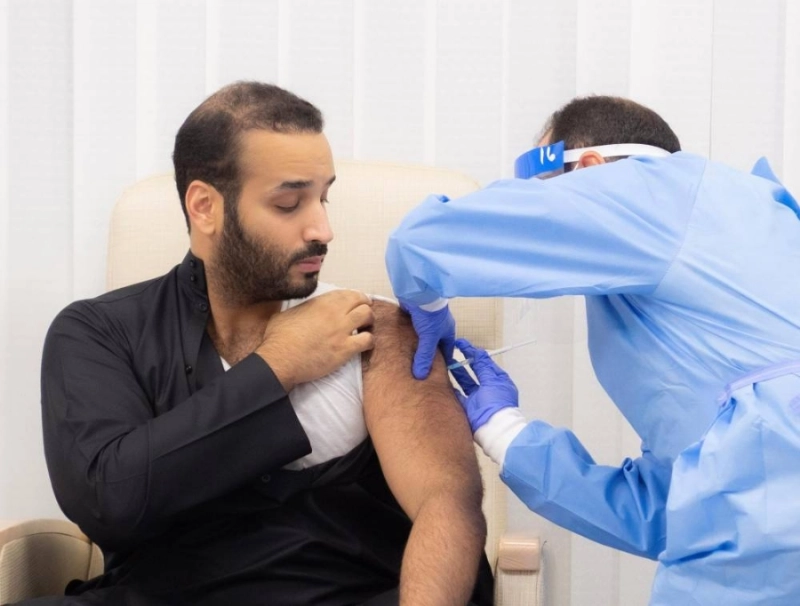 الأمير محمد بن سلمان يتلقى الجرعة الأولى من لقاح كورونا (واس)