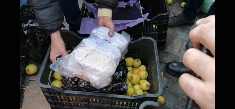حبوب مخدرة بداخل أكياس فاكهة