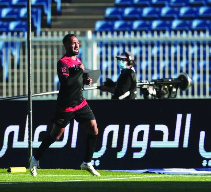 لاعب الوحدة احمد عبده محتفلا بهدفه (مكة)