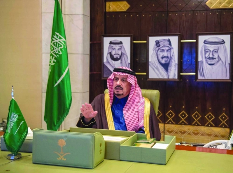 فيصل بن بندر خلال الافتتاح عبر الاتصال المرئي (مكة)