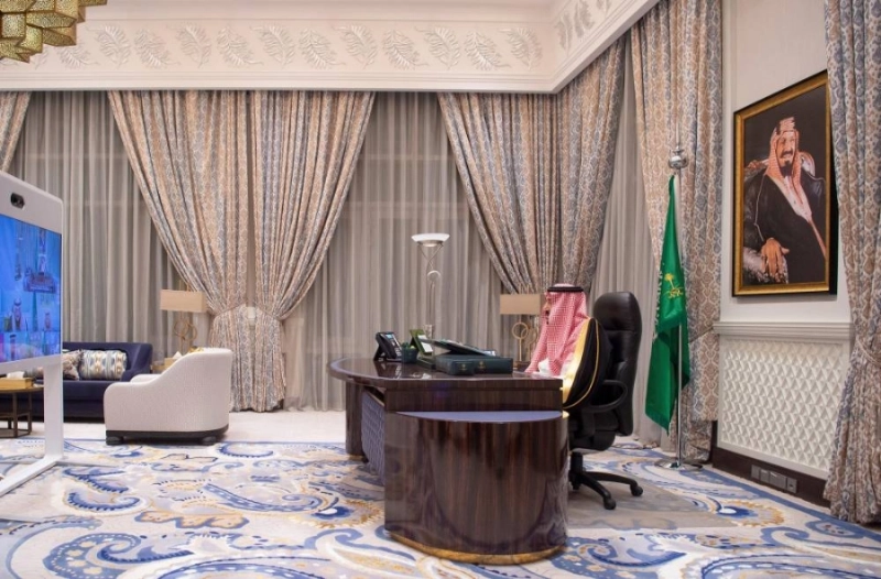 الملك سلمان خلال ترؤسه جلسة مجلس الوزراء عبر الاتصال المرئي (واس)