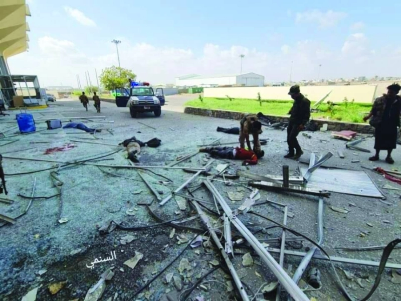 آثار انفجار مطار عدن