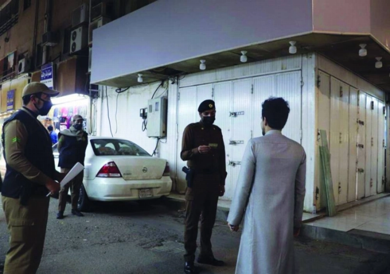 الفرق الأمنية تتابع تطبيق الإجراءات (مكة)