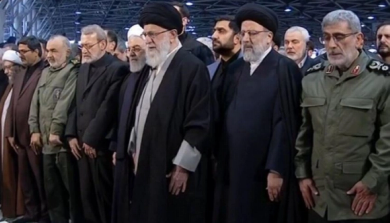 خامنئي وقادة إيران في عزاء سليماني (مكة)