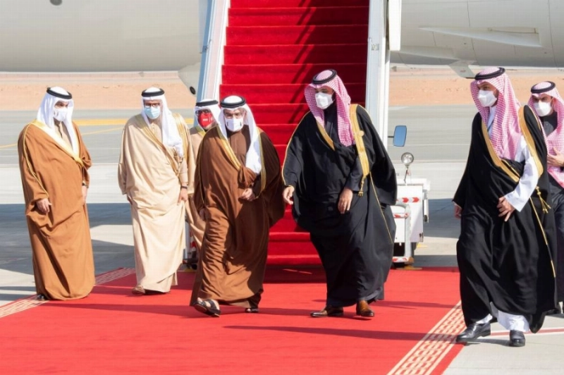 ولي العهد لدى استقباله ولي عهد البحرين (واس)