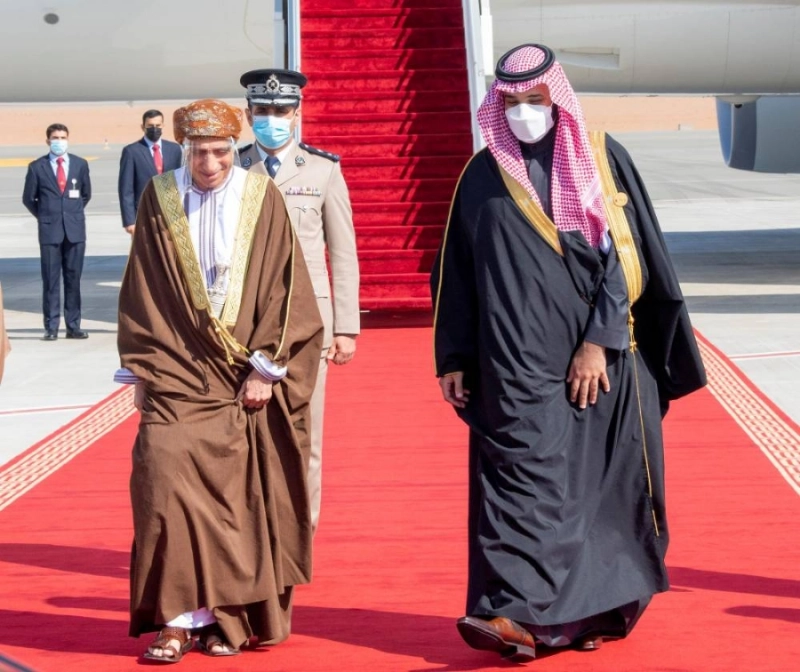 ولي العهد لدى استقباله نائب رئيس مجلس الوزراء لشؤون مجلس الوزراء بسلطنة عمان