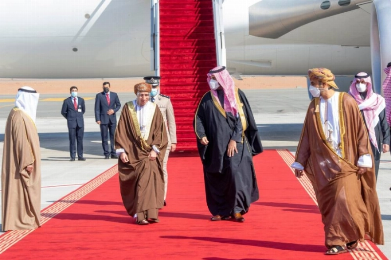 ولي العهد لدى استقباله نائب رئيس مجلس الوزراء لشؤون مجلس الوزراء بسلطنة عمان