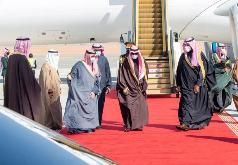 ولي العهد لدى استقباله أمير دولة الكويت