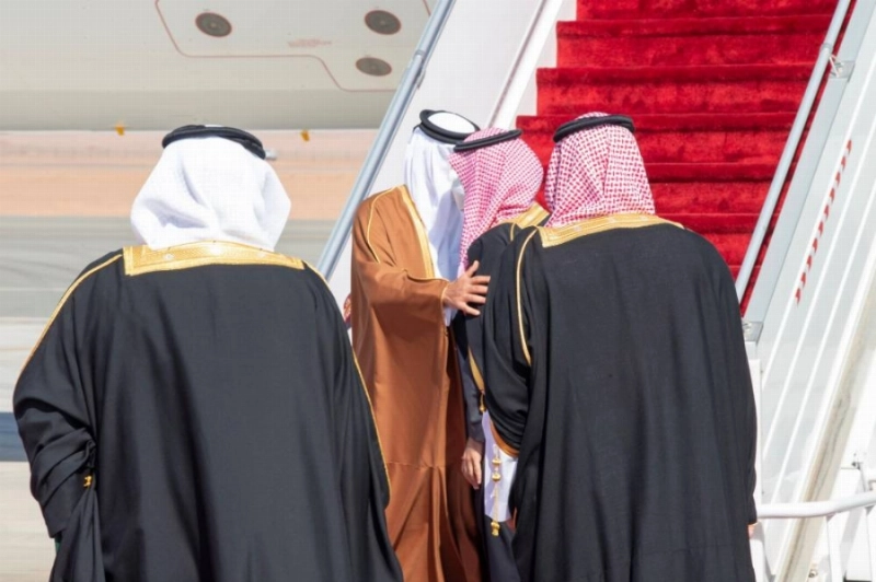 ولي العهد لدى استقباله أمير دولة قطر