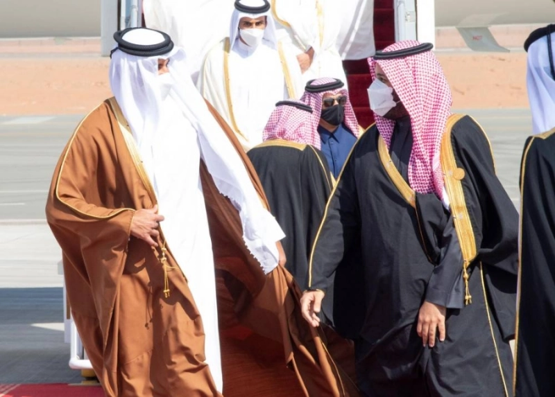 ولي العهد لدى استقباله أمير دولة قطر