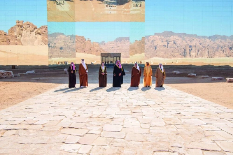 الصورة التذكارية لقادة ورؤساء وفود دول مجلس التعاون لدول الخليج العربية أمام قاعة مرايا (واس)