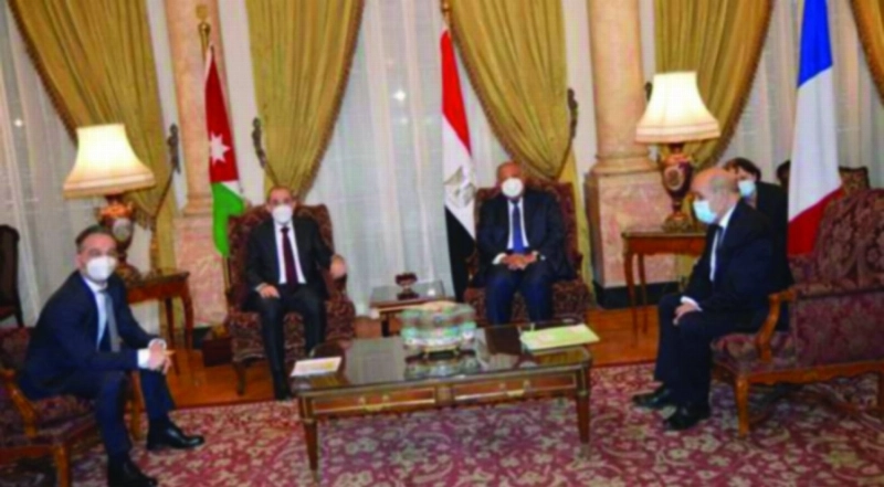 الوزراء الأربعة خلال اجتماعهم بالقاهرة (مكة)
