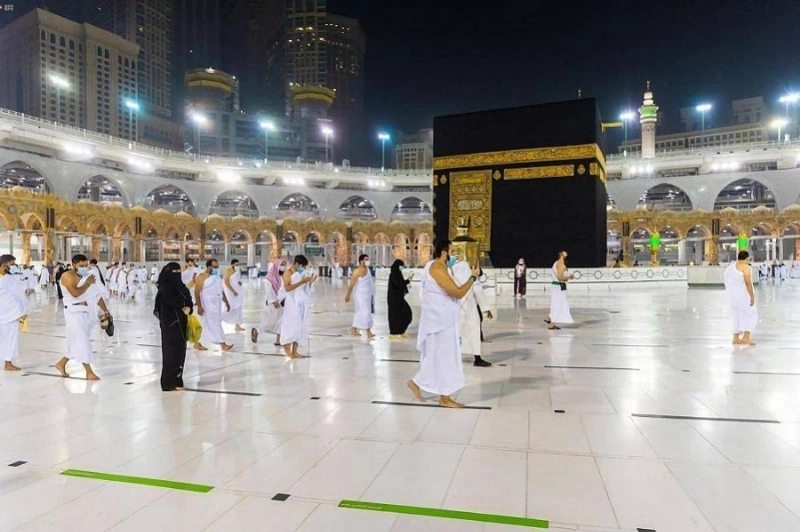 معتمرون