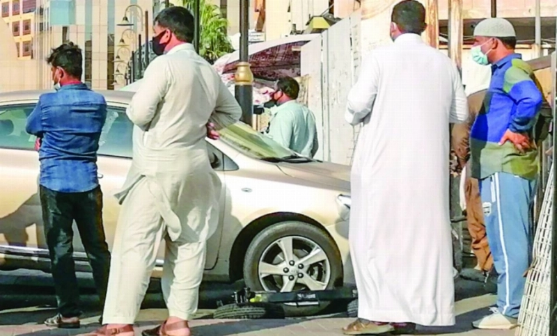 سحب عشوائي يلحق أضرارا بسيارة (أنس الحارثي)