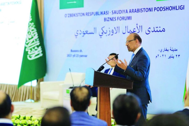 الفالح متحدثا في منتدى الأعمال (وزارة الاستثمار)