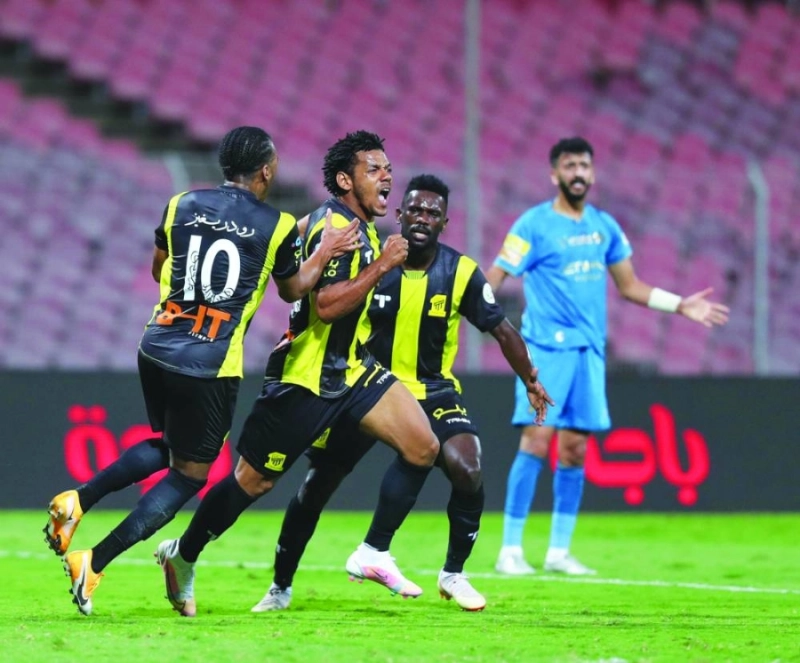 رومارينهو محتفلا بهدفه في النصر (مكة)