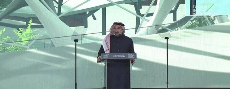 الرميان خلال افتتاحه المؤتمر (مكة)
