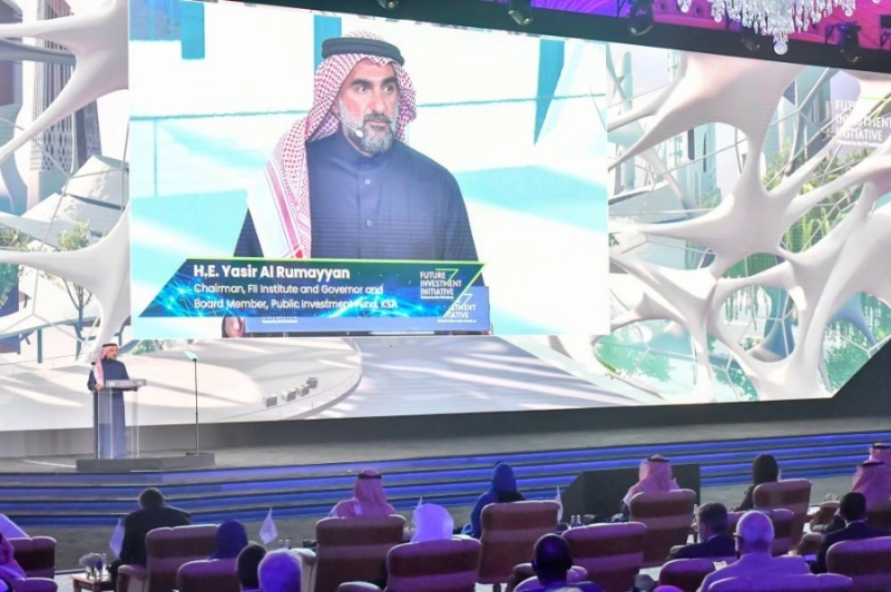 الرميان خلال افتتاحه المؤتمر (مكة)