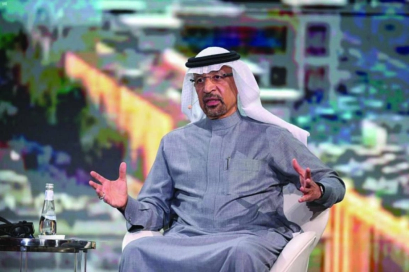 الفالح متحدثا بالجلسة (مكة)