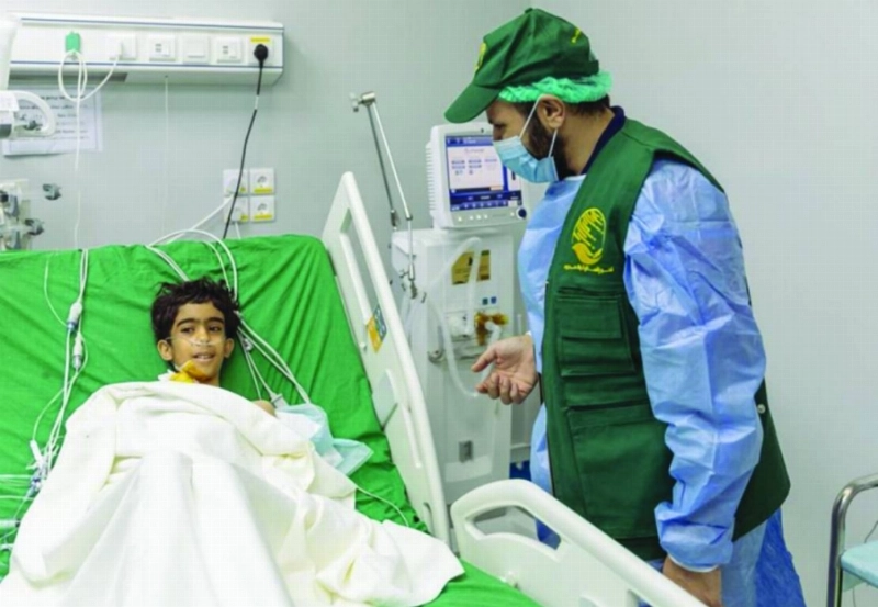 طفل يتعافى بعد اجراء الجراحة (واس)