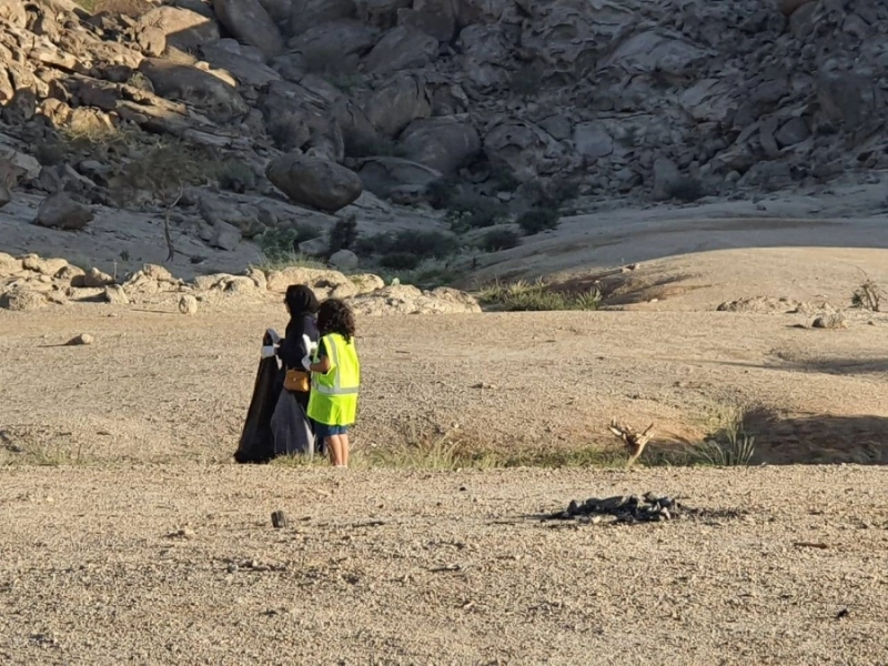 أطفال يشاركون في حملة بيئية (مكة)