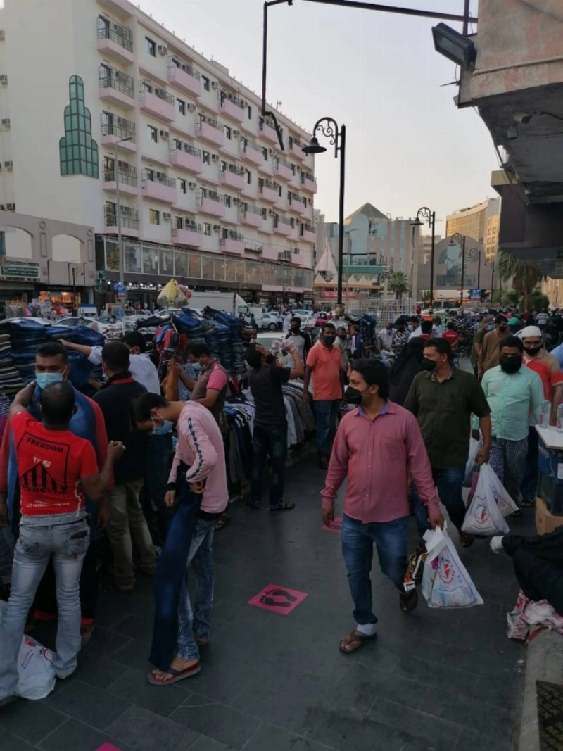 زحام وتجاهل بالاحترازات يمهد بعودة الحظر (أنس الحارثي)