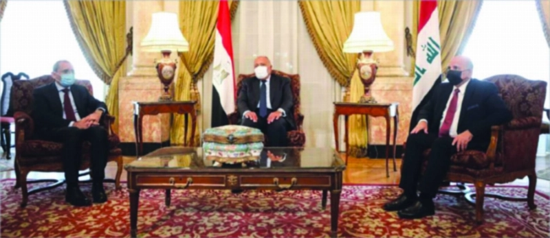 وزير الخارجية المصري يتوسط العراقي والأردني (مكة)
