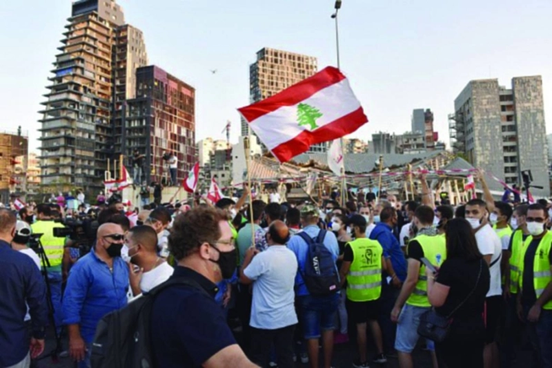 لبنانيون يتظاهرون أمام المحكمة العسكرية (مكة)