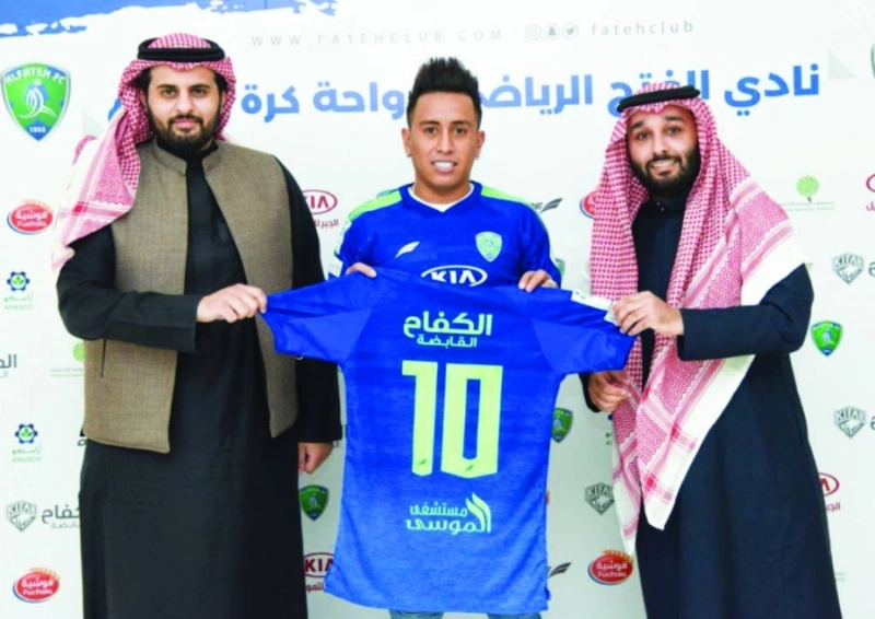 كريستيان كويفا بعد توقيعه للفتح (تويتر)