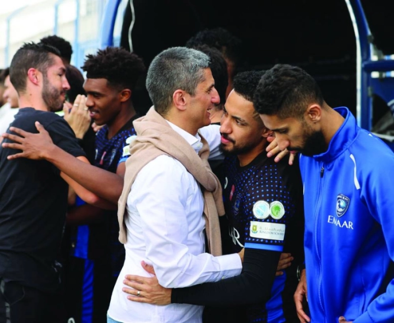 رازفان لوشيسكو مودعا لاعبي الهلال (إعلامي الهلال)