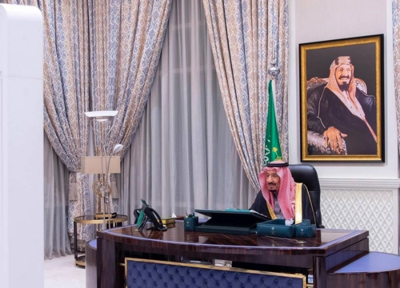 الملك سلمان مترئسا جلسة مجلس الوزراء عبر الاتصال المرئي (واس)