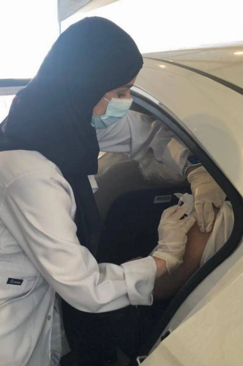 خدمة التطعيم ضد فيروس كورونا داخل السيارة (مكة)