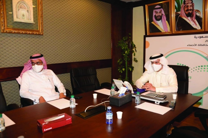 حمد العيسى خلال التدشين (مكة)