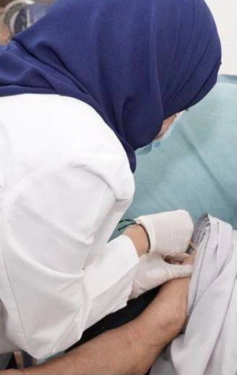 خدمة التطعيم ضد فيروس كورونا للمرضى في منازلهم (وزارة الصحة)