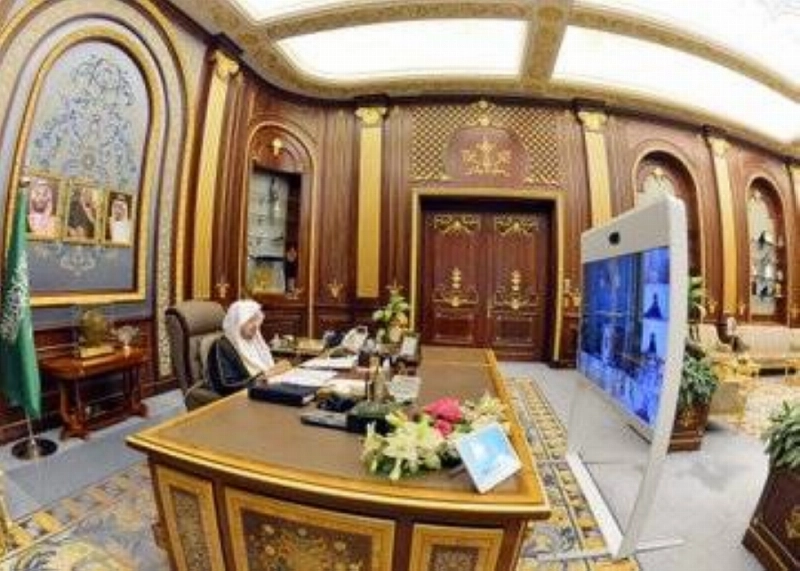 عبدالله آل الشيخ مترئسا جلسة سابقة للشورى (مكة)
