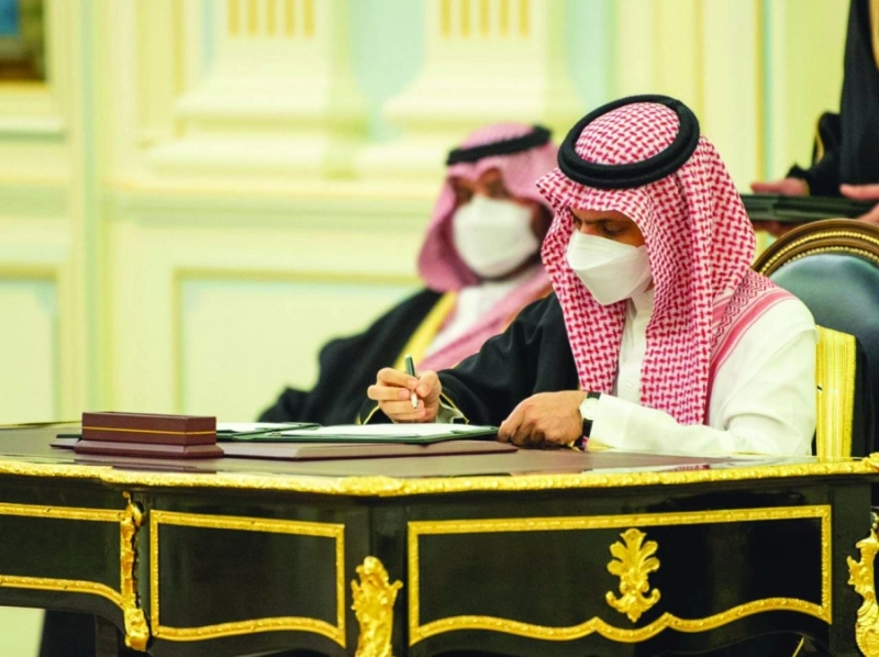 جانب من توقيع الاتفاقيات