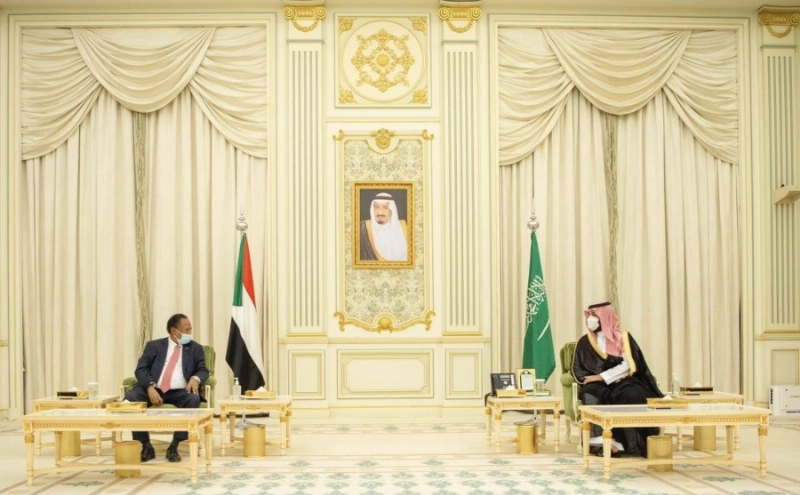 ولي العهد يستعرض مع رئيس الوزراء السوداني العلاقات الثنائية وسبل تطويرها (واس)