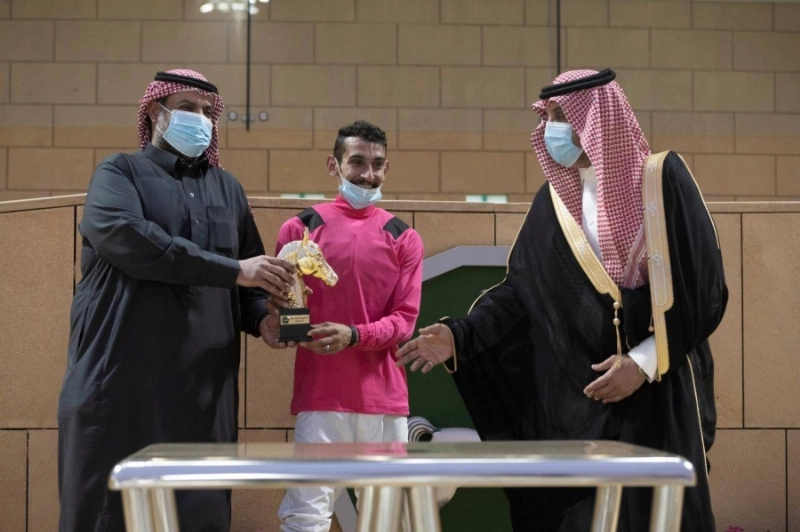 المخضرم "قافروش" يظفر بالتقديرية لنادي سباقات الخيل