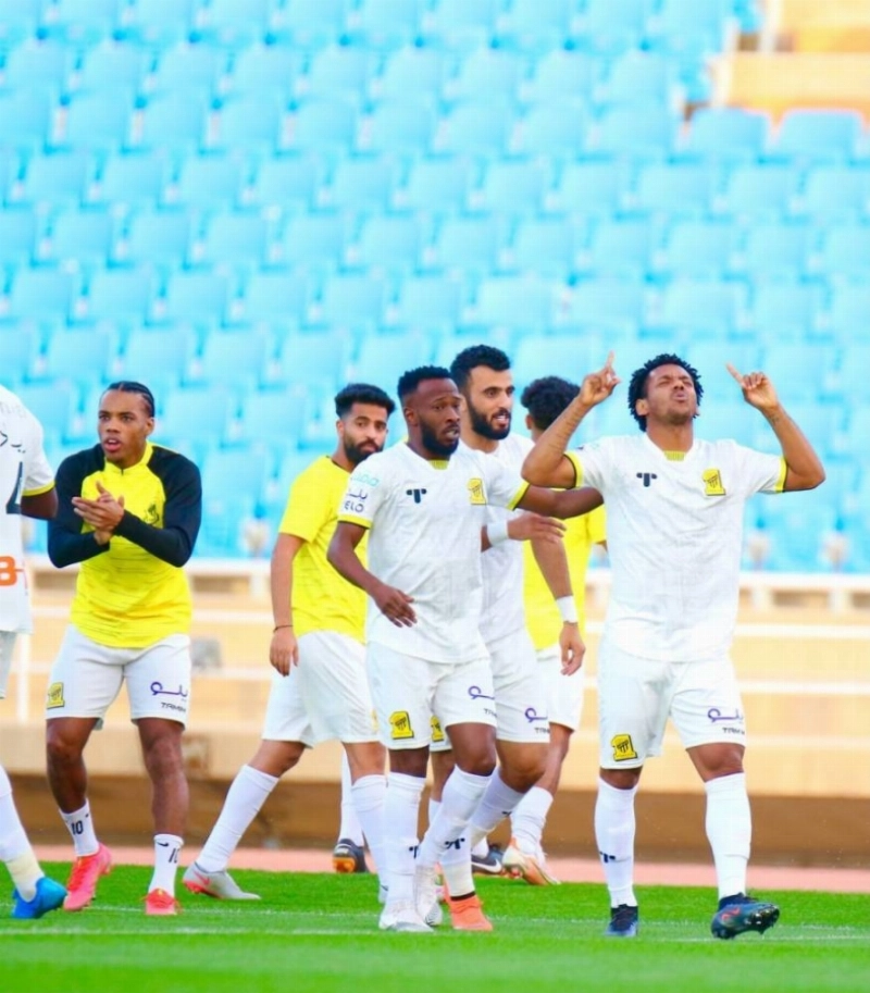 فرحة رومارينهو بهدفه في الرائد أمس (موقع الدوري)