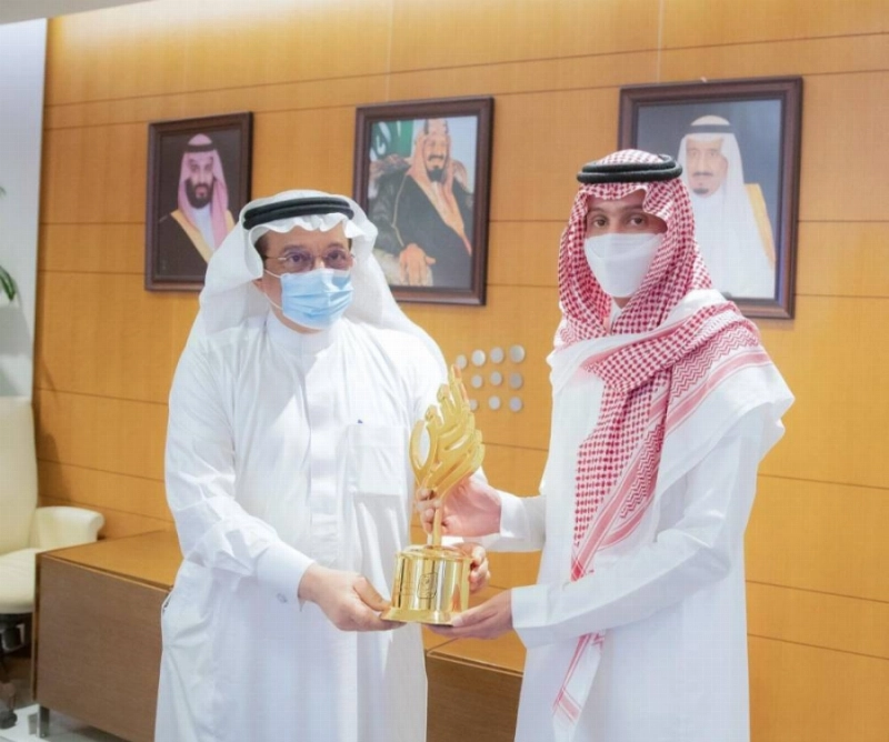 حمد آل الشيخ يكرم الفائزين (مكة)