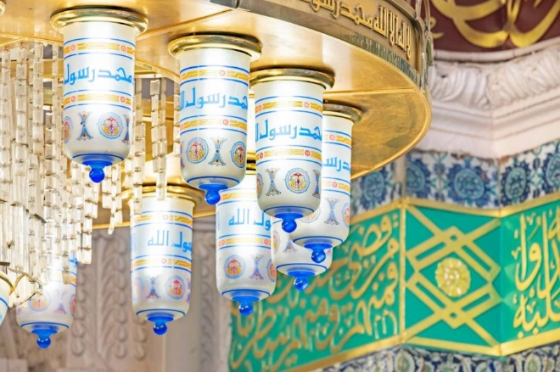 من أنواع الإنارة بالمسجد النبوي (مكة)